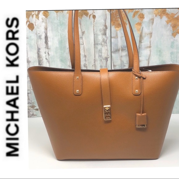 Michael Kors Handbags - NWT Michael Kors Large Carryall karson luggage
